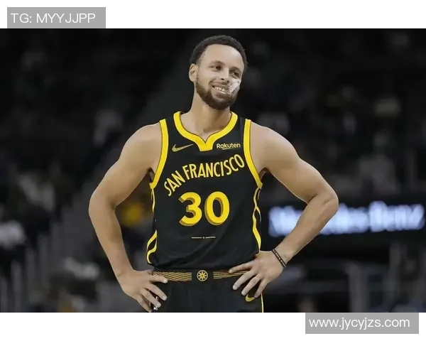 足球明星搞笑穿搭篮球衣瞬间引发热议趣味十足的体育跨界时刻